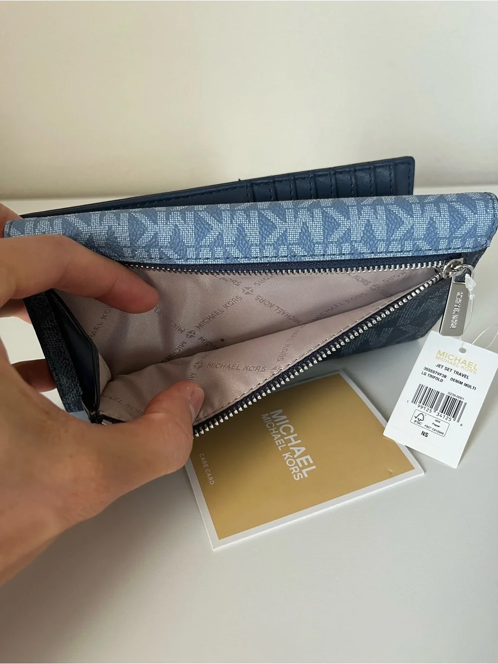 Michael Kors Jet set travel large trifold
